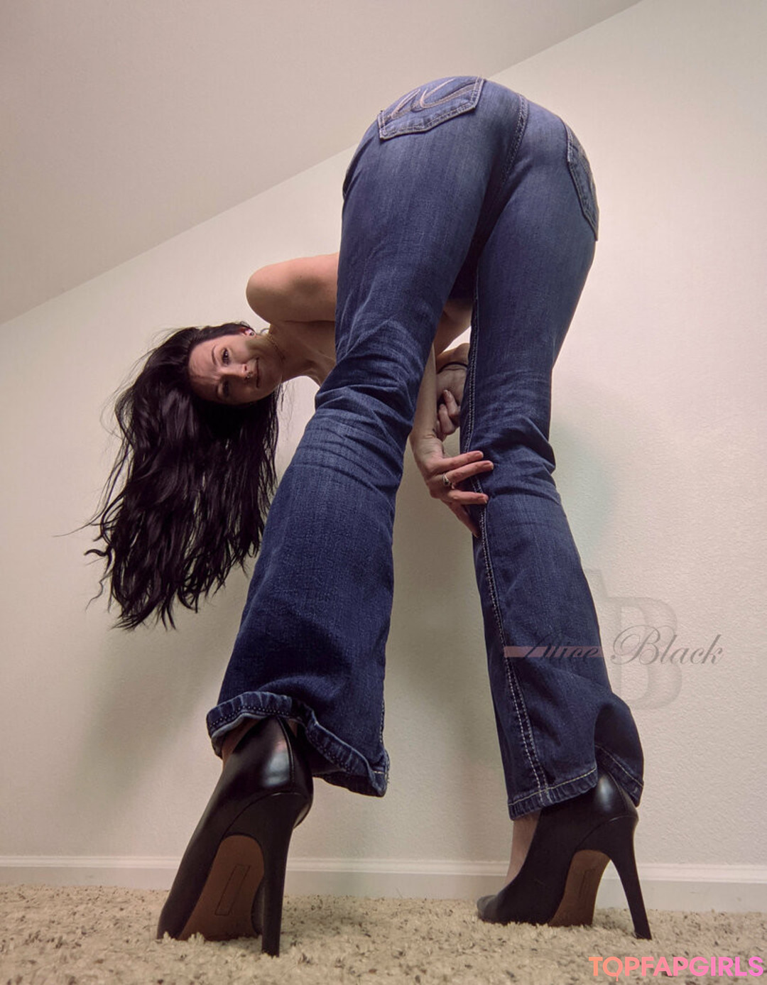 Foto desnuda filtrada de OnlyFans de Aliceblack #12 Foto desnuda filtrada de OnlyFans de Aliceblack #12