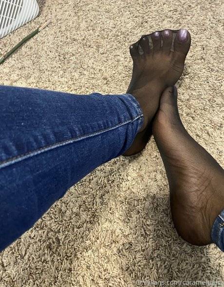 Foto desnuda filtrada de OnlyFans de Carameltoesz