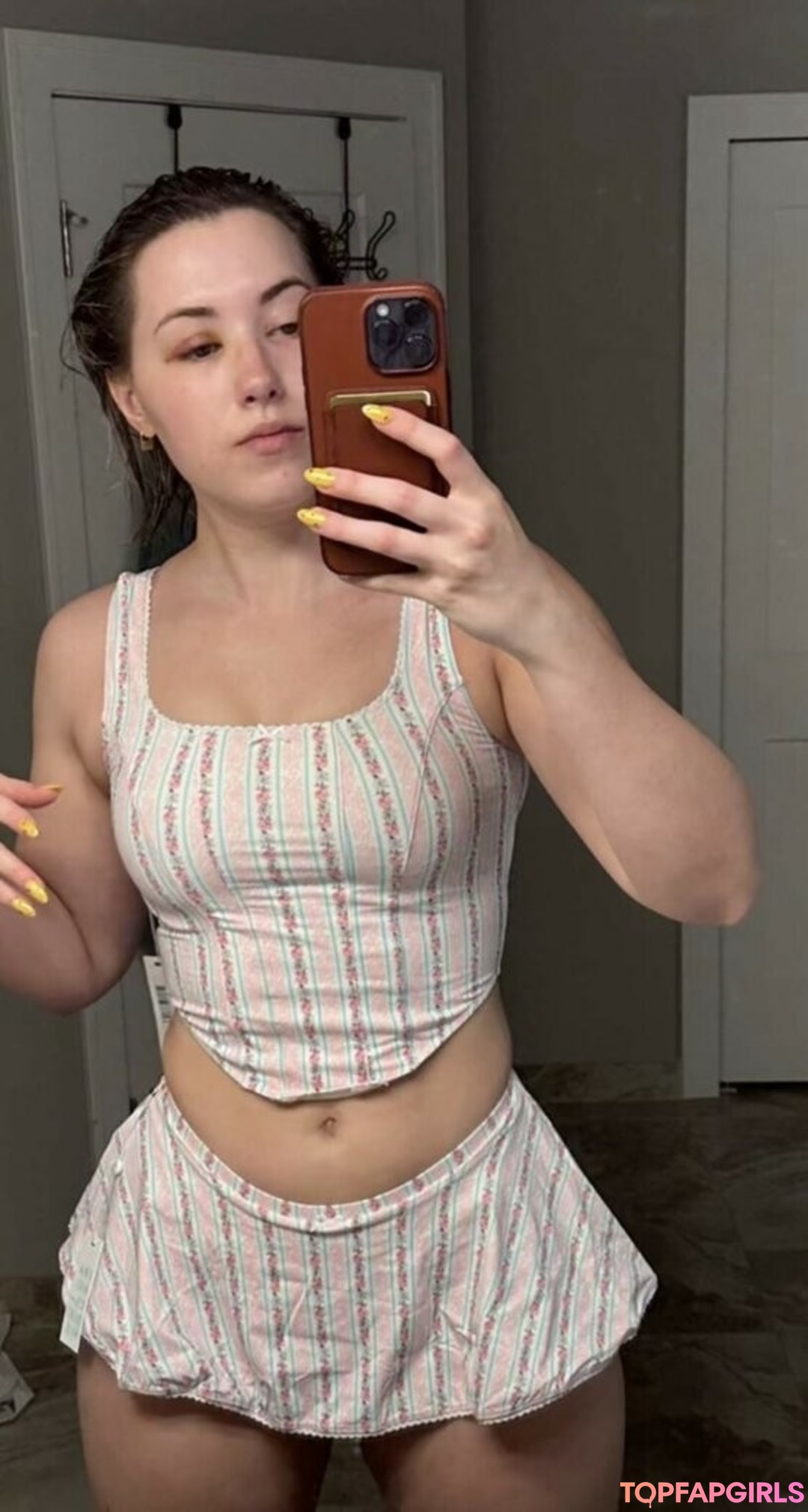 Foto desnuda filtrada de OnlyFans de Pineapplebrat #743 Foto desnuda filtrada de OnlyFans de Pineapplebrat #743