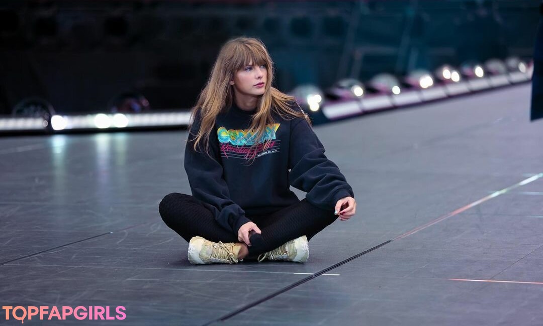 Foto desnuda filtrada de OnlyFans de Taylor Swift #1042