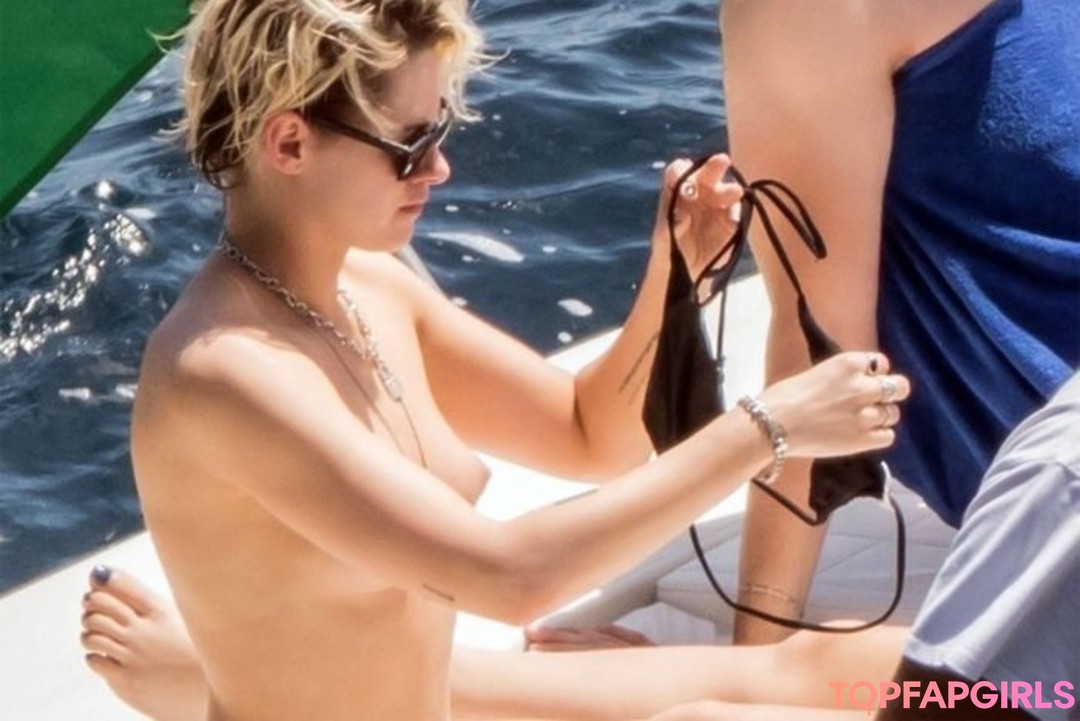 Foto desnuda filtrada de OnlyFans de Kristen Stewart #221 Foto desnuda filtrada de OnlyFans de Kristen Stewart #221