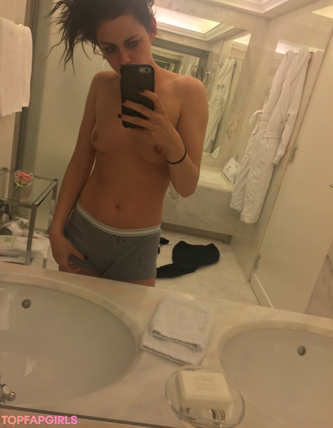 Foto desnuda filtrada de OnlyFans de Kristen Stewart #549 Foto desnuda filtrada de OnlyFans de Kristen Stewart #549