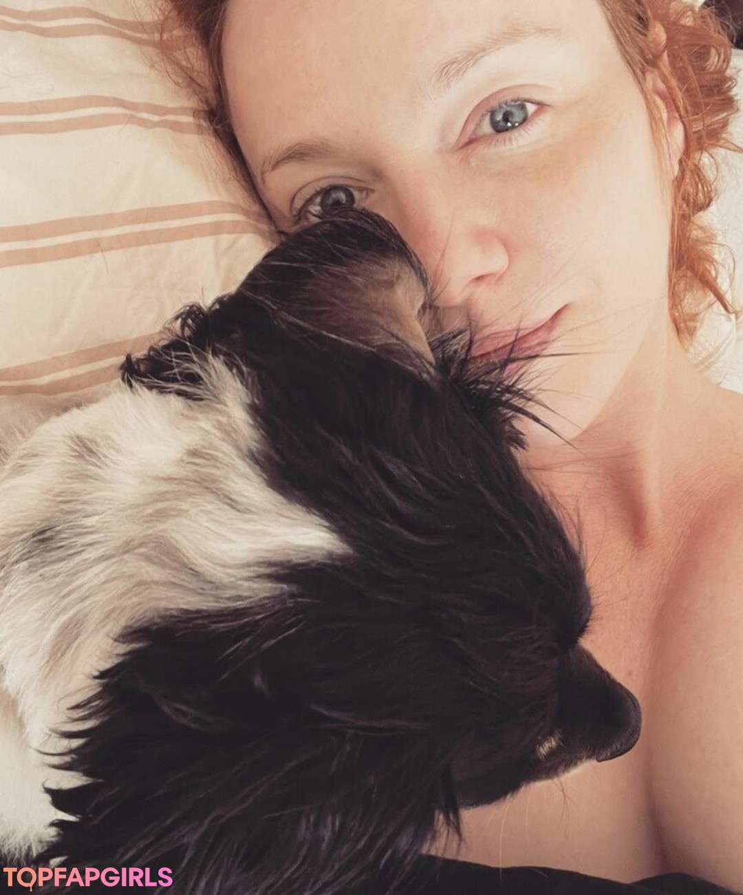 Foto desnuda filtrada de OnlyFans de Christina Hendricks #350 Foto desnuda filtrada de OnlyFans de Christina Hendricks #350