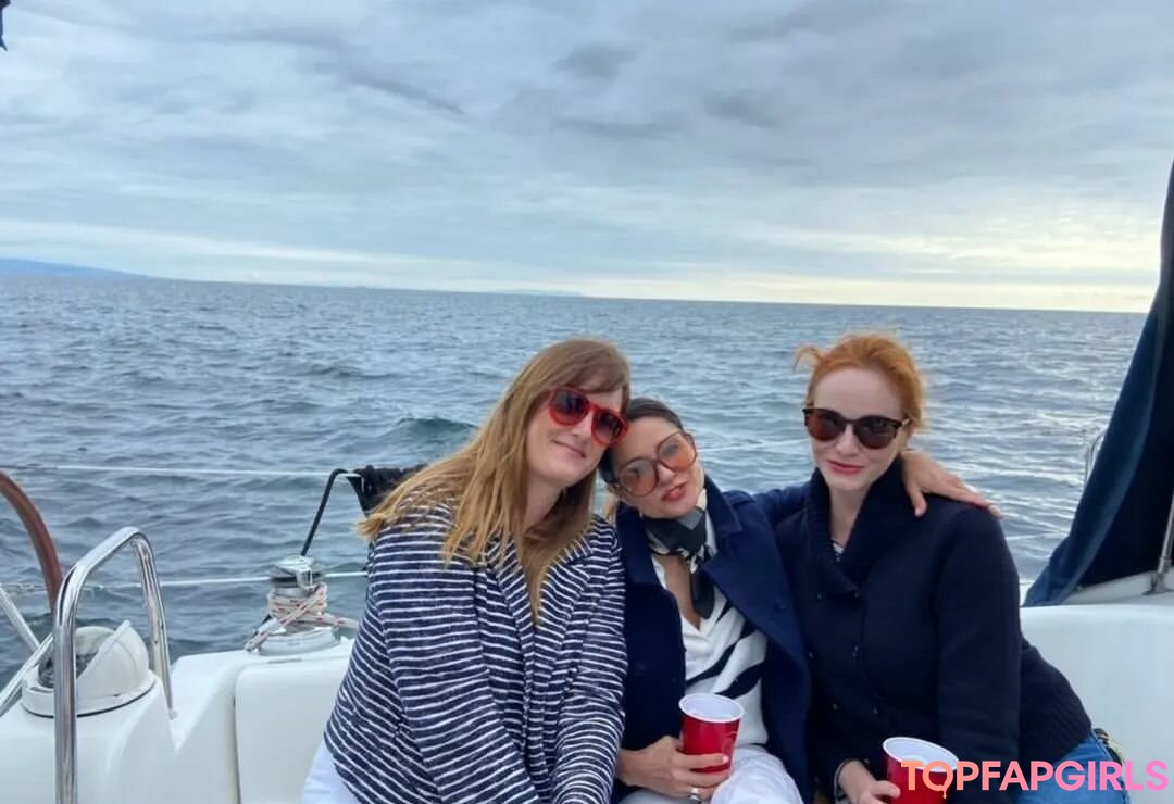 Foto desnuda filtrada de OnlyFans de Christina Hendricks #541 Foto desnuda filtrada de OnlyFans de Christina Hendricks #541