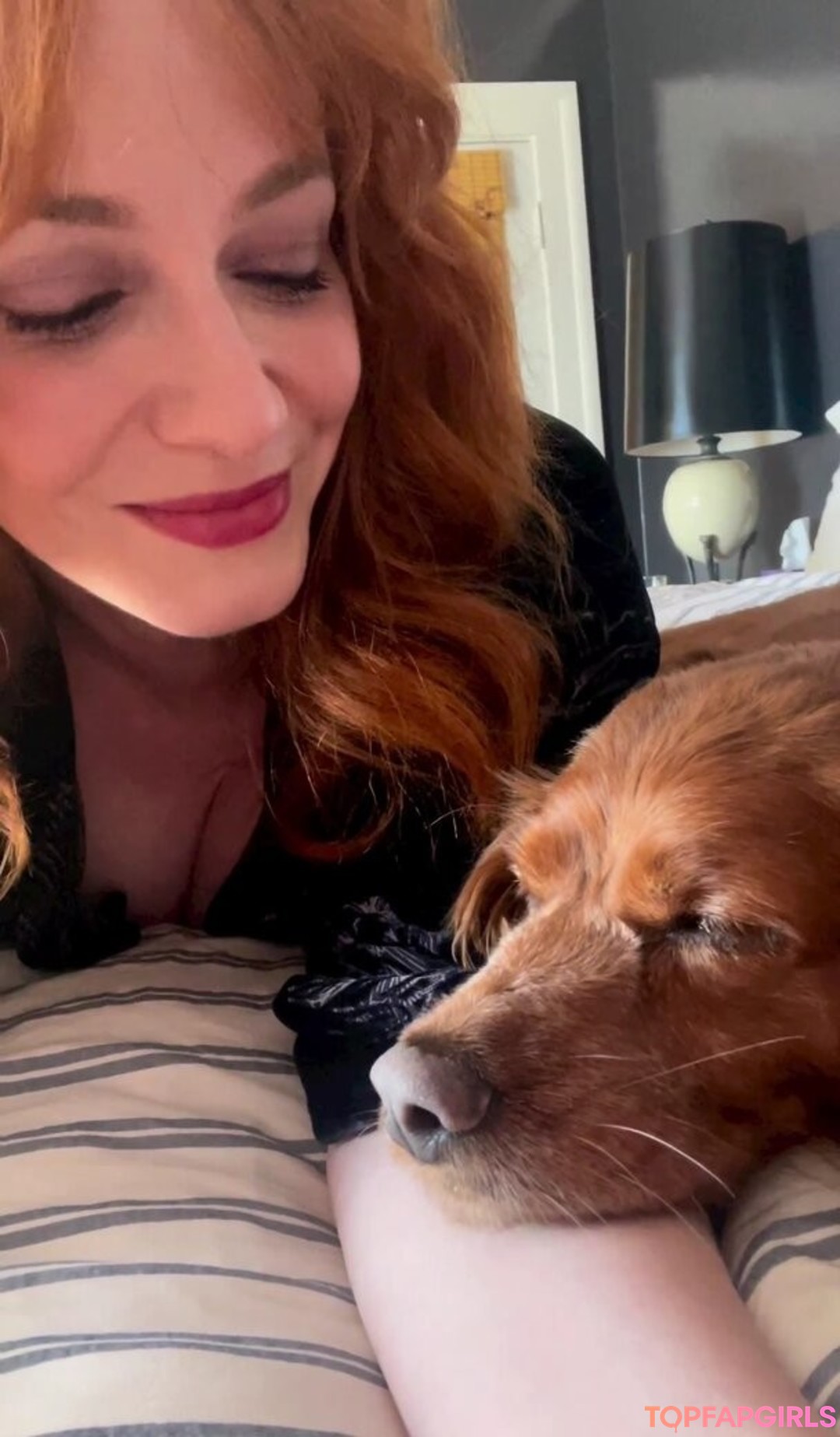 Foto desnuda filtrada de OnlyFans de Christina Hendricks #579 Foto desnuda filtrada de OnlyFans de Christina Hendricks #579