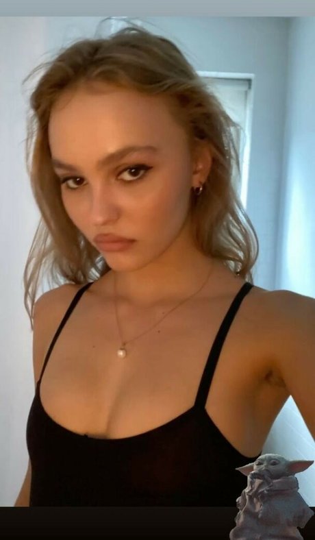 Foto desnuda filtrada de OnlyFans de Lilyrose Depp