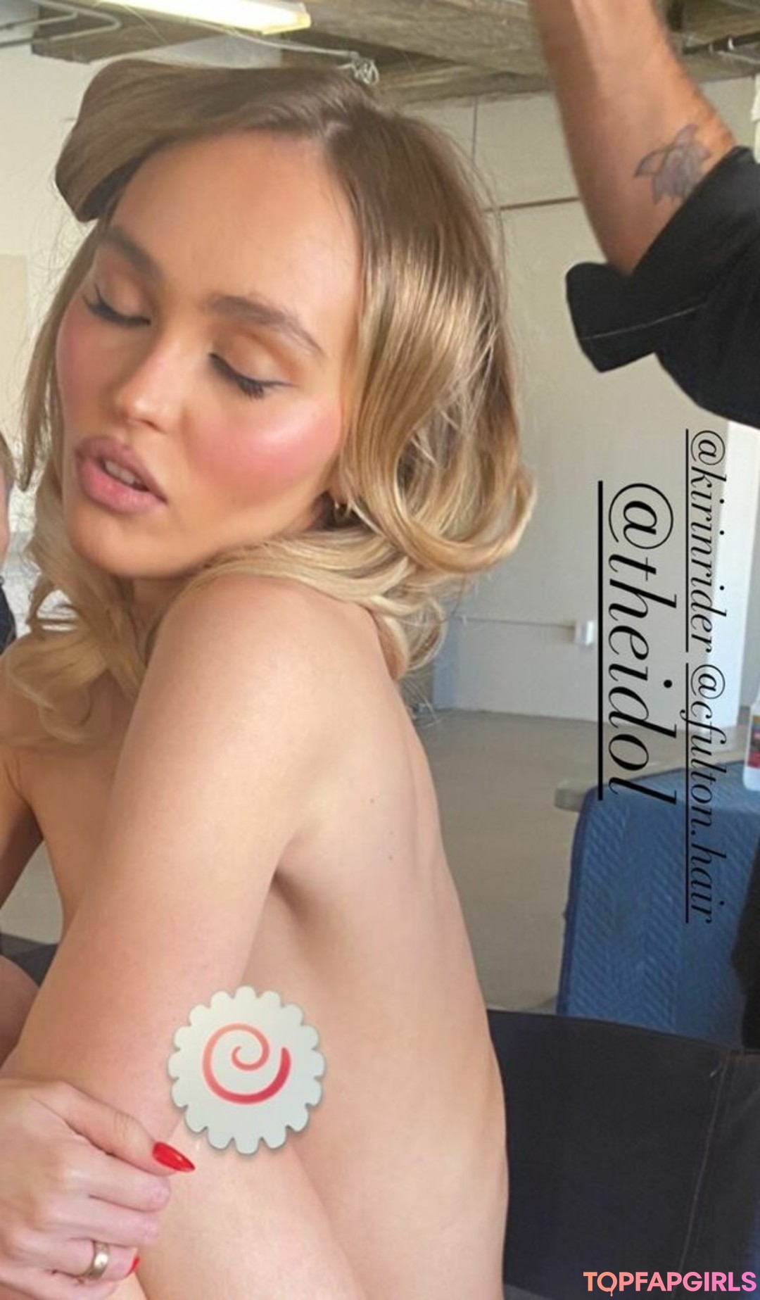 Foto desnuda filtrada de OnlyFans de Lilyrose Depp #412 Foto desnuda filtrada de OnlyFans de Lilyrose Depp #412