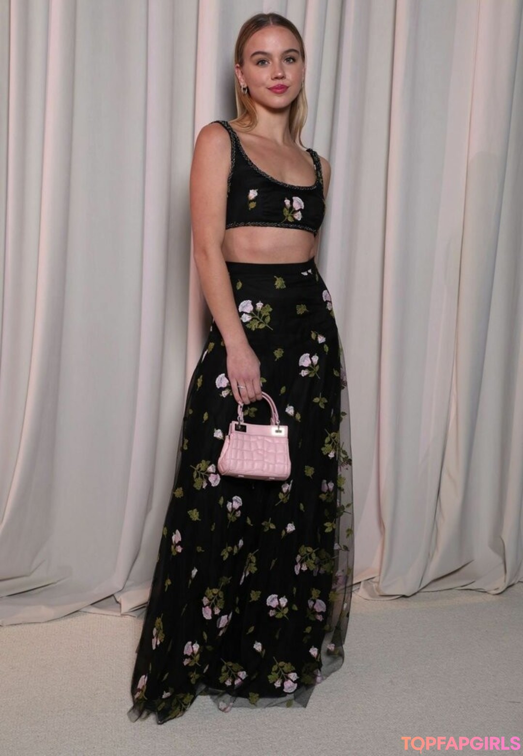 Foto desnuda filtrada de OnlyFans de Emma Brooks #126 Foto desnuda filtrada de OnlyFans de Emma Brooks #126