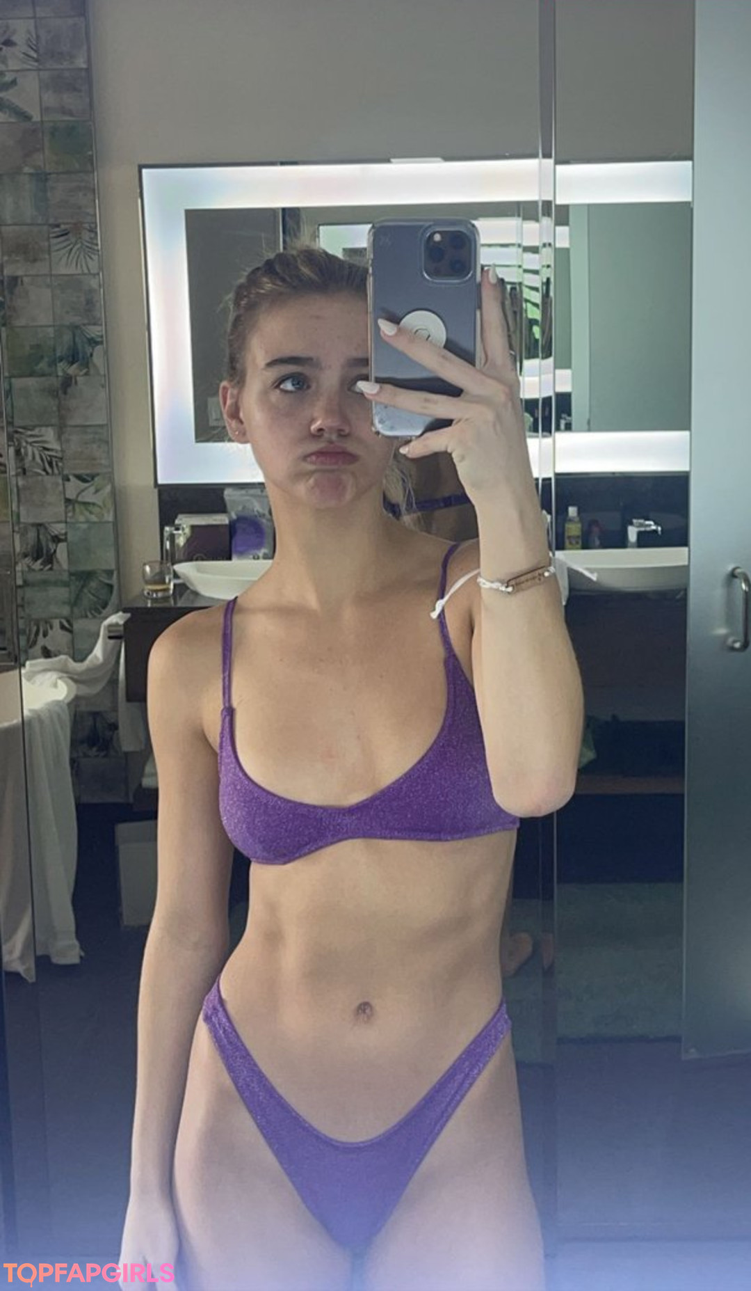 Foto desnuda filtrada de OnlyFans de Emma Brooks #774 Foto desnuda filtrada de OnlyFans de Emma Brooks #774