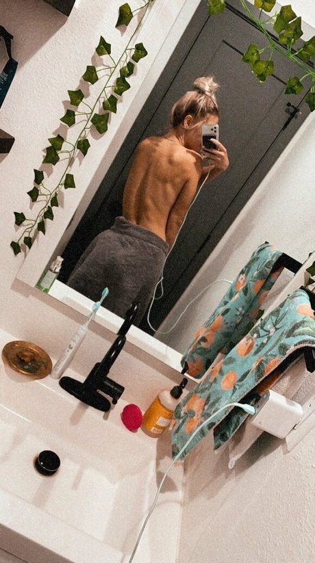 Foto desnuda filtrada de OnlyFans de Hawaiirae