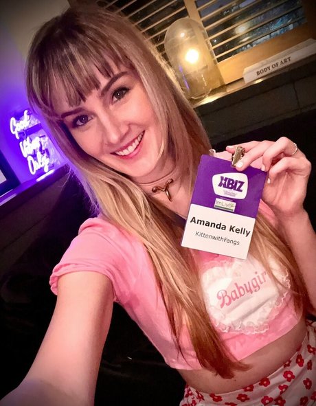 Kittenwithfangsfree