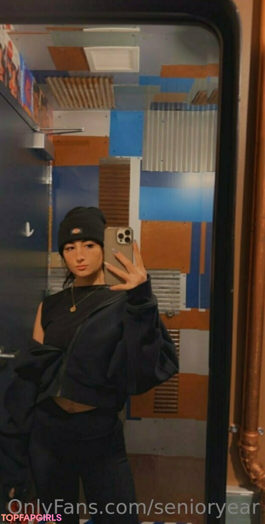 Foto desnuda filtrada de OnlyFans de Senioryear #400 Foto desnuda filtrada de OnlyFans de Senioryear #400