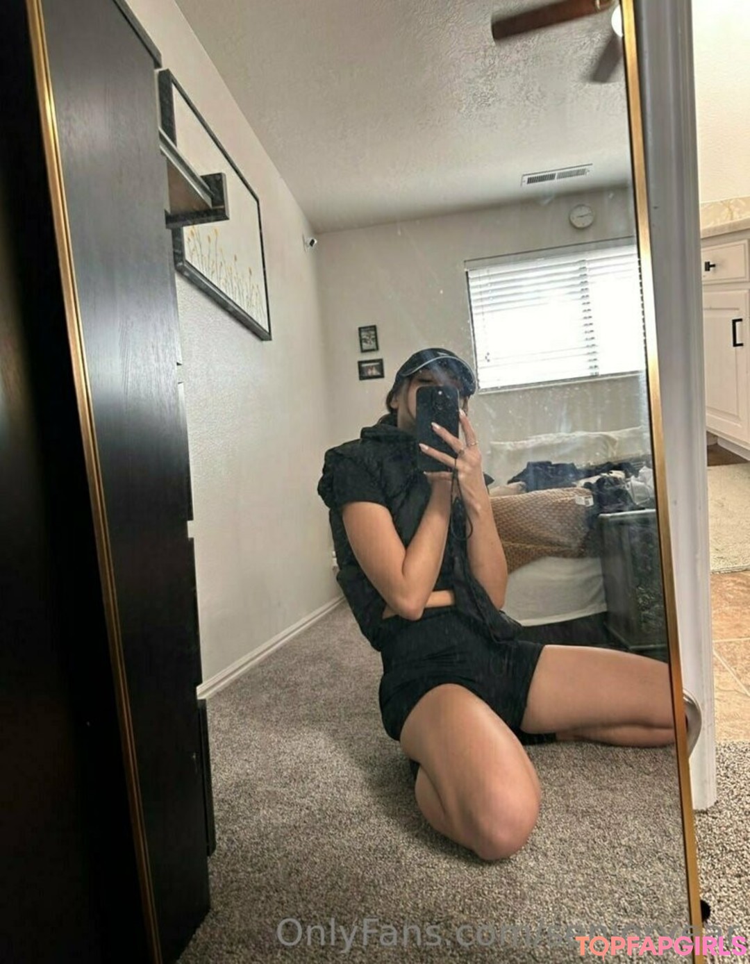 Foto desnuda filtrada de OnlyFans de Senioryear #634 Foto desnuda filtrada de OnlyFans de Senioryear #634