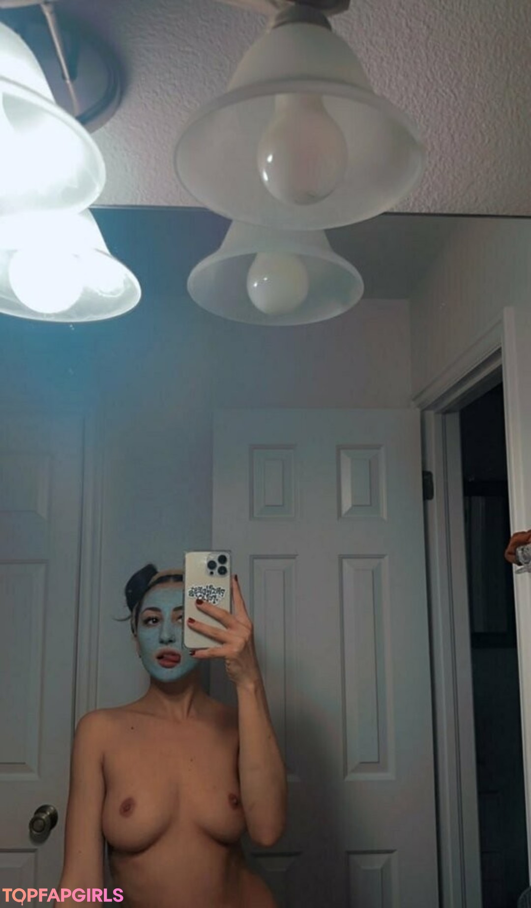 Foto desnuda filtrada de OnlyFans de Senioryear #943 Foto desnuda filtrada de OnlyFans de Senioryear #943