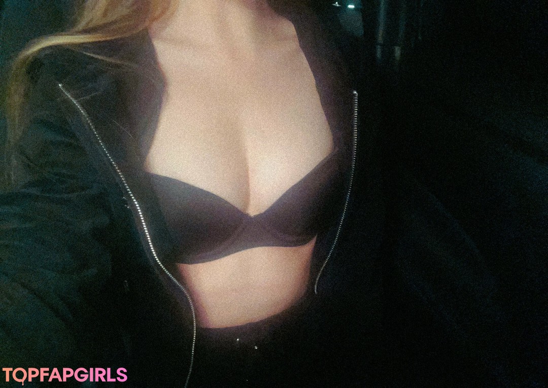 Foto desnuda filtrada de OnlyFans de Maikeelenna #59 Foto desnuda filtrada de OnlyFans de Maikeelenna #59