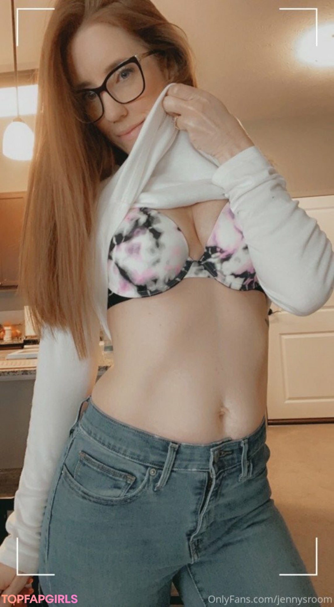 Foto desnuda filtrada de OnlyFans de Jennysroom #80 Foto desnuda filtrada de OnlyFans de Jennysroom #80