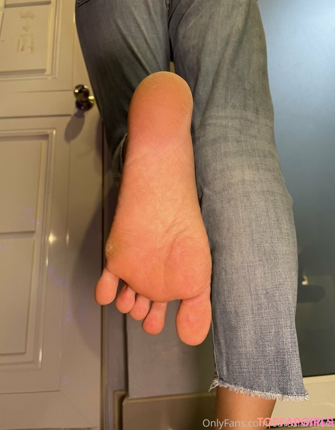 Foto desnuda filtrada de OnlyFans de Eurasianfeet #122 Foto desnuda filtrada de OnlyFans de Eurasianfeet #122