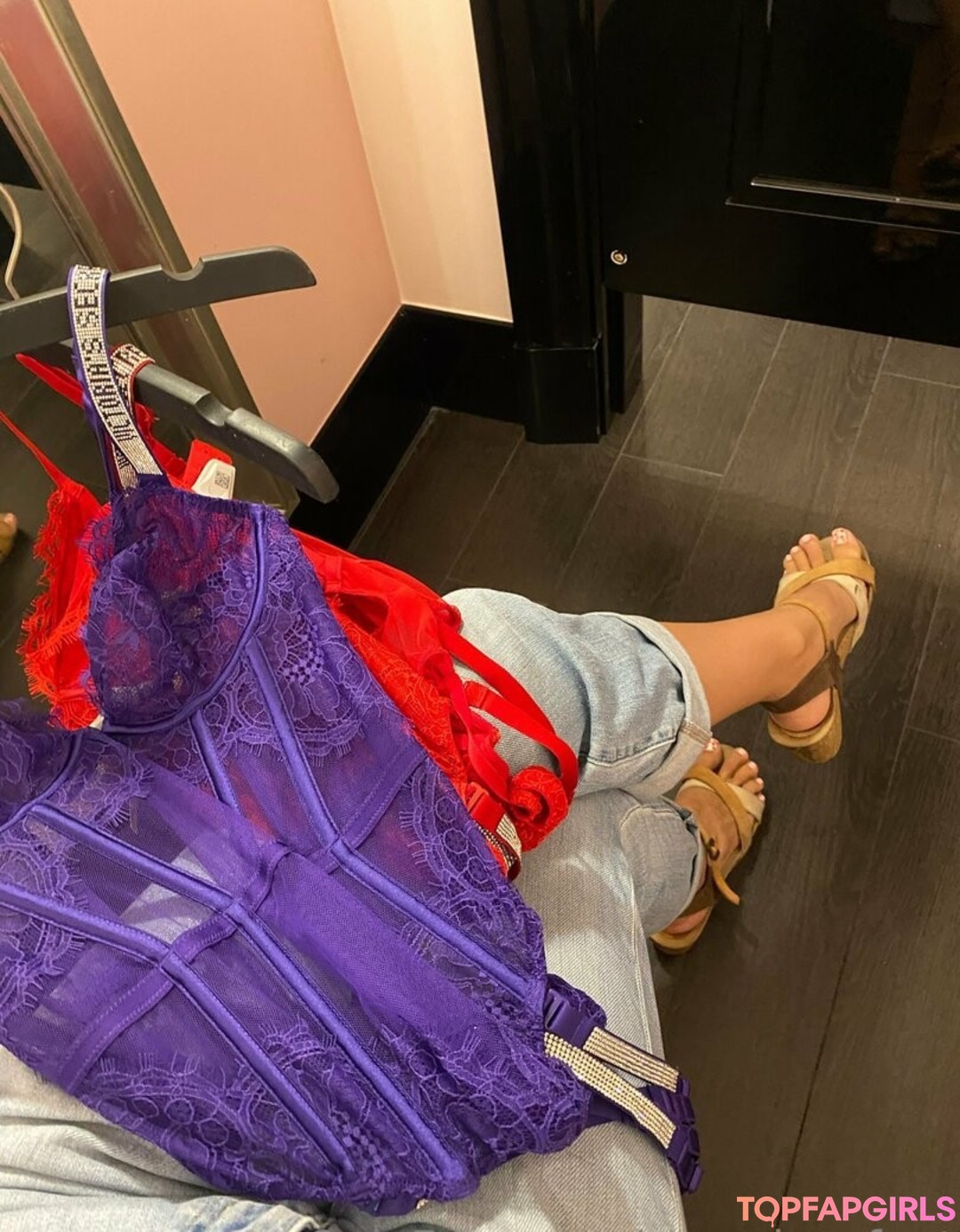 Foto desnuda filtrada de OnlyFans de Eurasianfeet #309 Foto desnuda filtrada de OnlyFans de Eurasianfeet #309