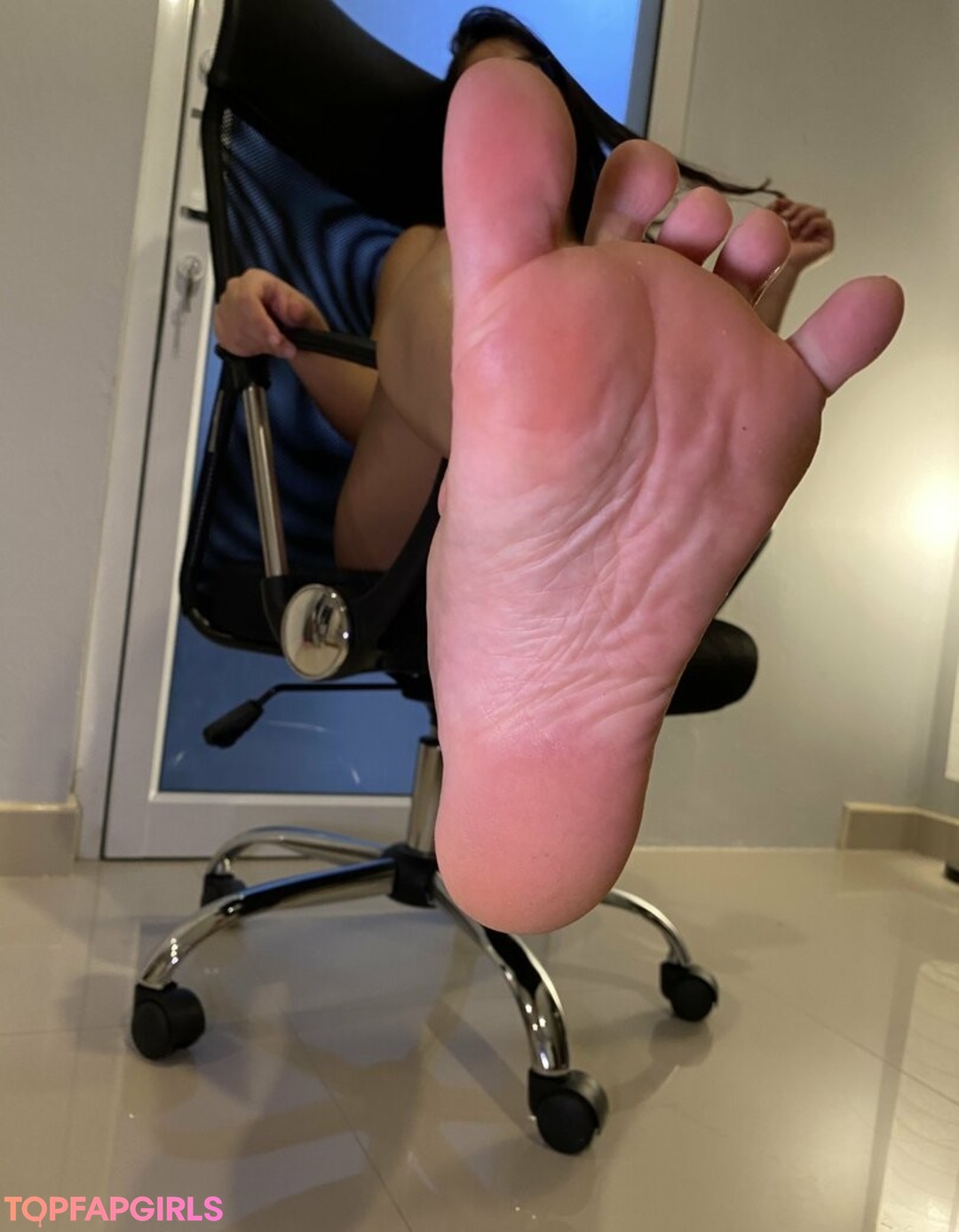 Foto desnuda filtrada de OnlyFans de Eurasianfeet #31 Foto desnuda filtrada de OnlyFans de Eurasianfeet #31