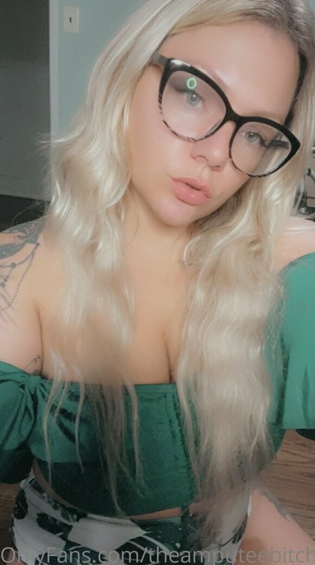 Theamputeebitch
