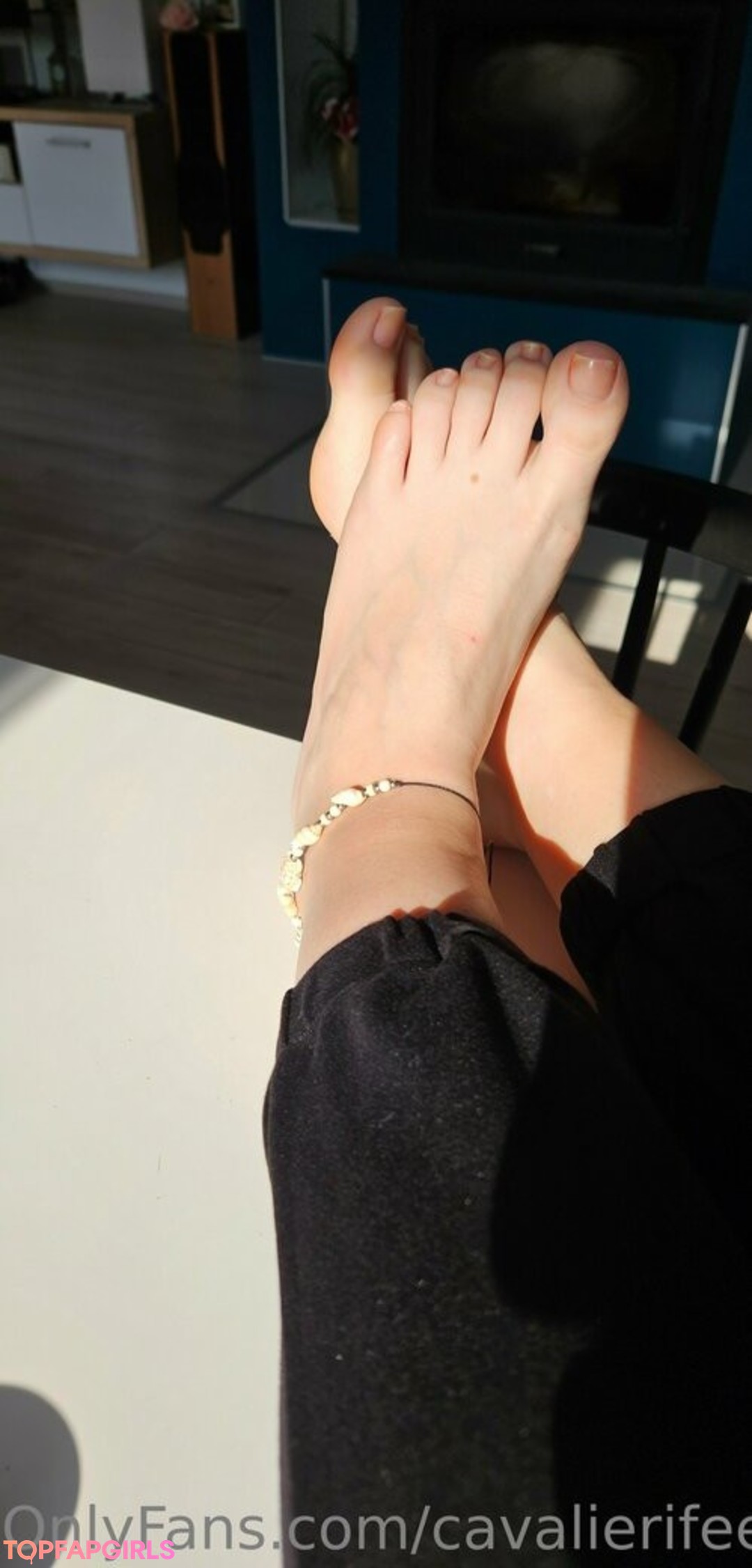 Foto desnuda filtrada de OnlyFans de Cavalierifeetfree #37 Foto desnuda filtrada de OnlyFans de Cavalierifeetfree #37