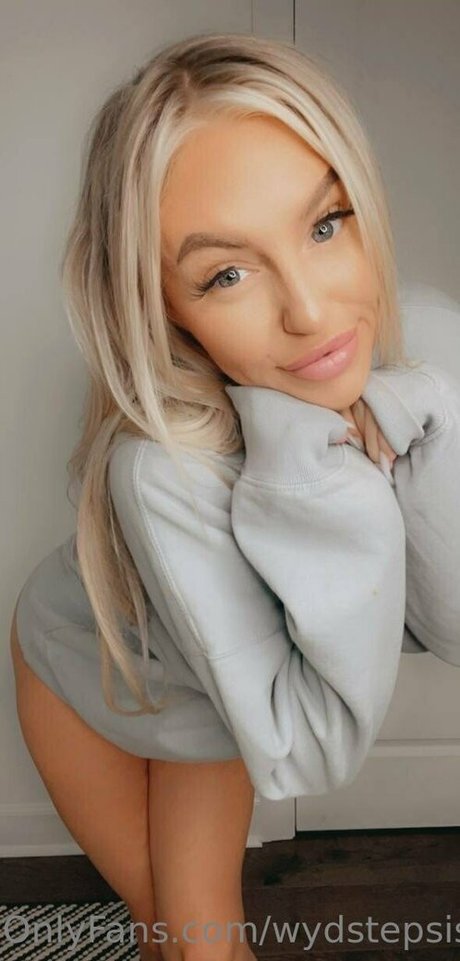 Foto desnuda filtrada de OnlyFans de Wydstepsissy