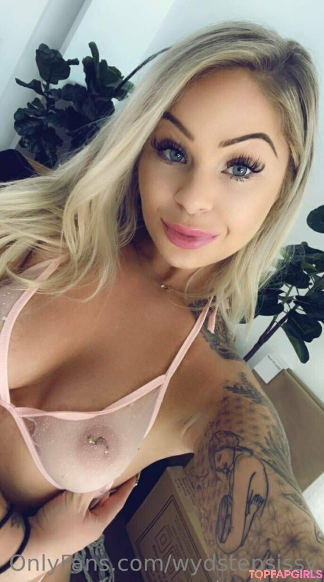 Foto desnuda filtrada de OnlyFans de Wydstepsissy #379 Foto desnuda filtrada de OnlyFans de Wydstepsissy #379