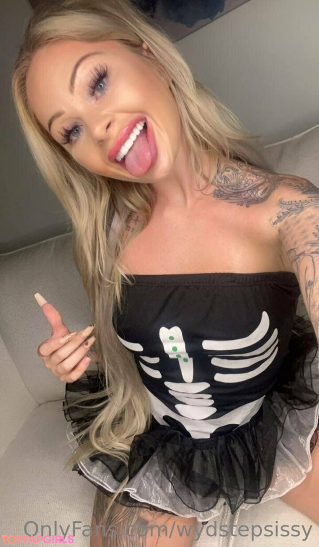 Foto desnuda filtrada de OnlyFans de Wydstepsissy #384 Foto desnuda filtrada de OnlyFans de Wydstepsissy #384