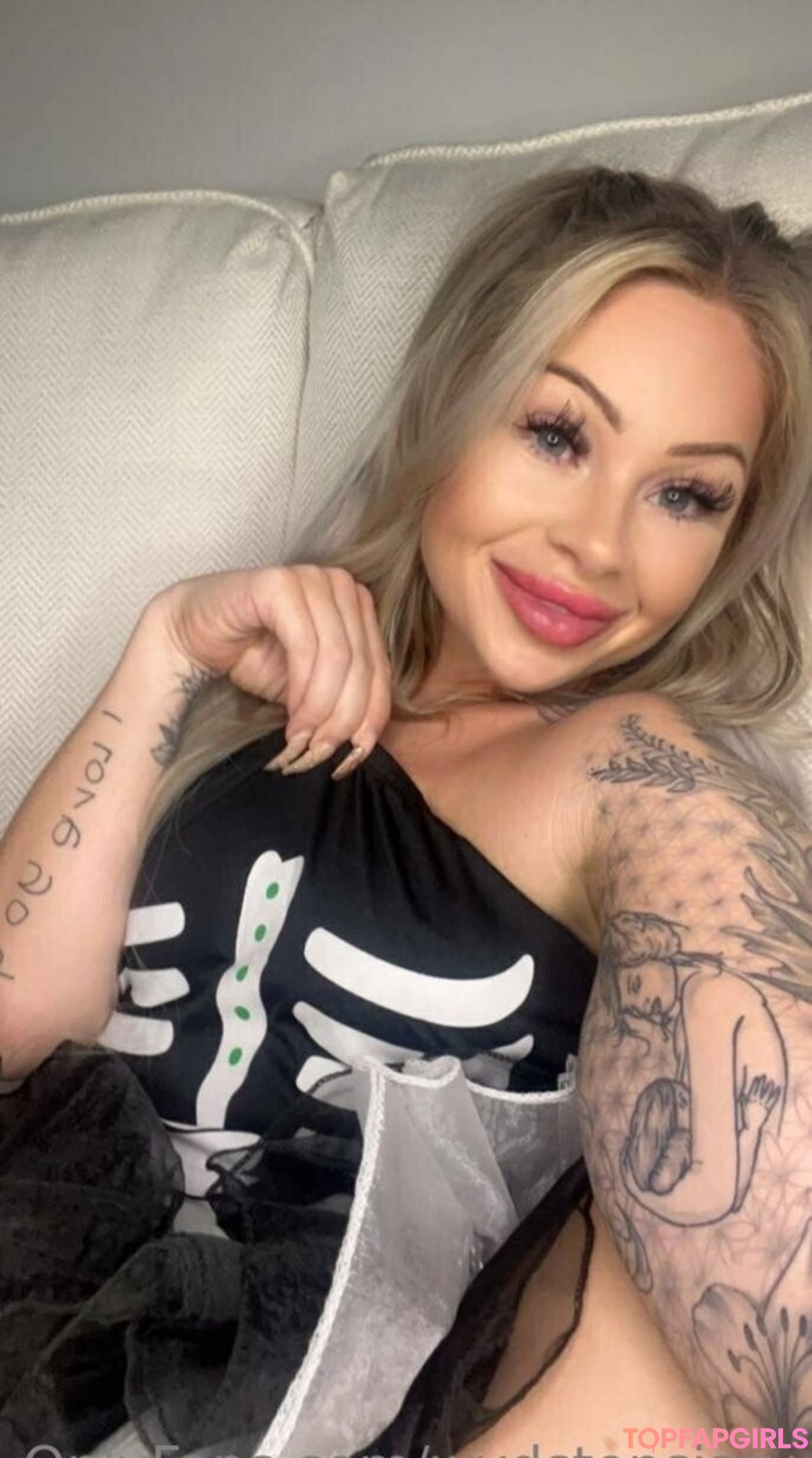 Foto desnuda filtrada de OnlyFans de Wydstepsissy #390 Foto desnuda filtrada de OnlyFans de Wydstepsissy #390