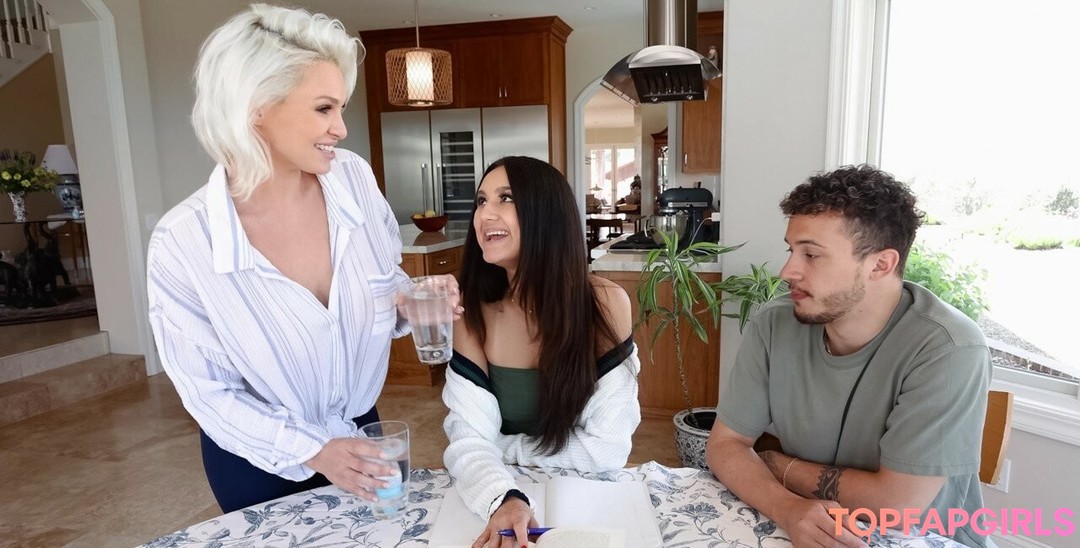 Foto desnuda filtrada de OnlyFans de Eliza Ibarra #442 Foto desnuda filtrada de OnlyFans de Eliza Ibarra #442