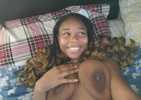 Foto desnuda filtrada de OnlyFans de Mochaaugust