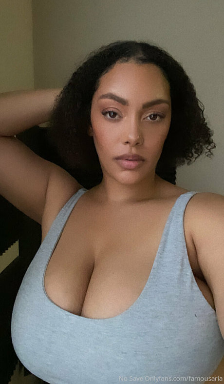 Foto desnuda filtrada de OnlyFans de Famousaria
