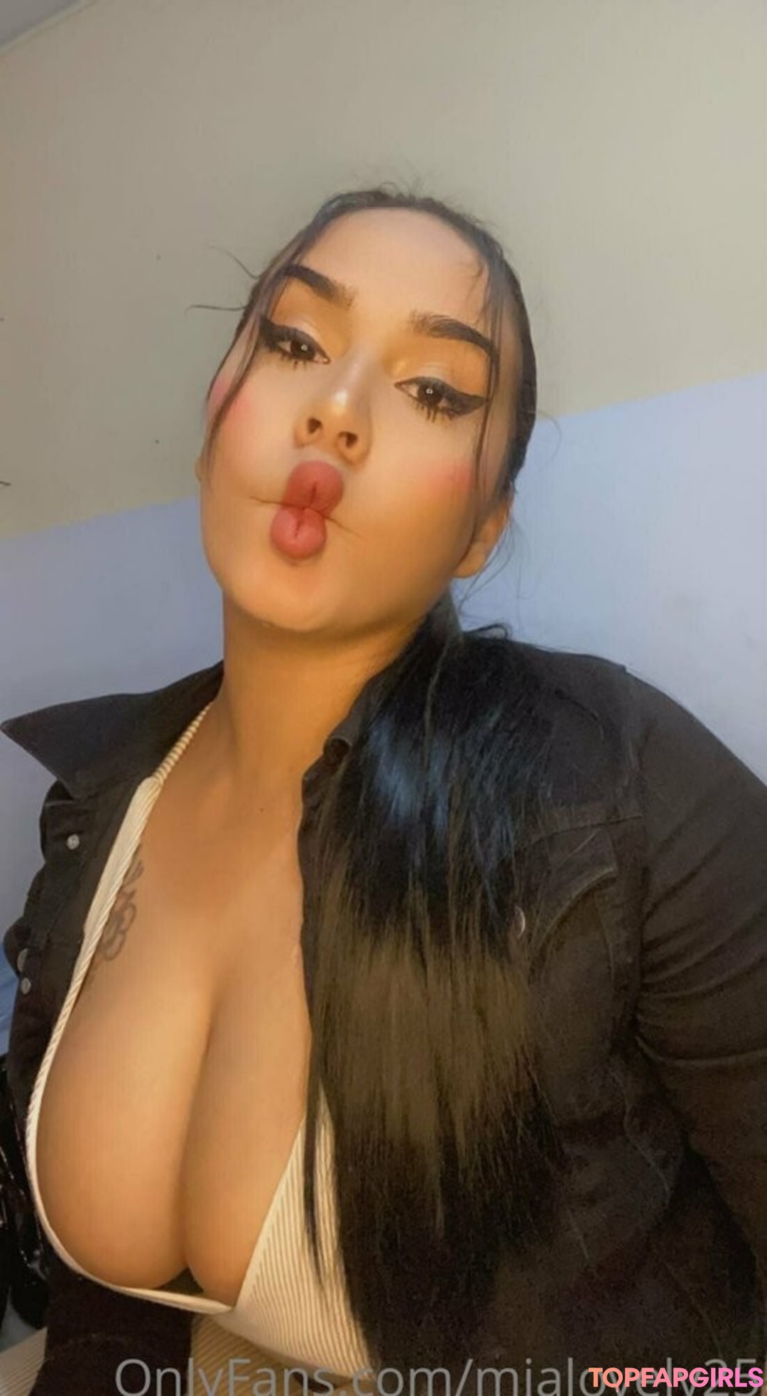 Foto desnuda filtrada de OnlyFans de Mialovely25 #46 Foto desnuda filtrada de OnlyFans de Mialovely25 #46