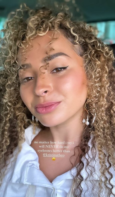 Ella Eyre
