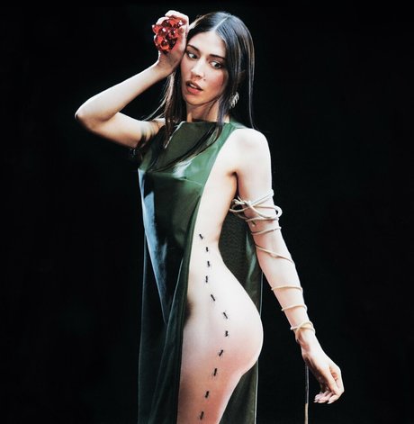 Foto desnuda filtrada de OnlyFans de Caroline Polachek