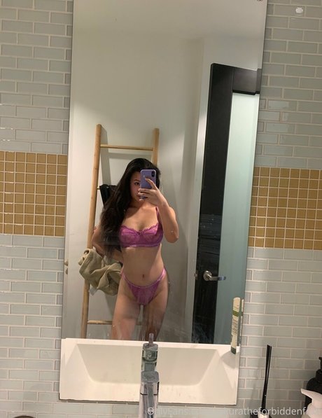 Foto desnuda filtrada de OnlyFans de Sakuratheforbiddenfruit