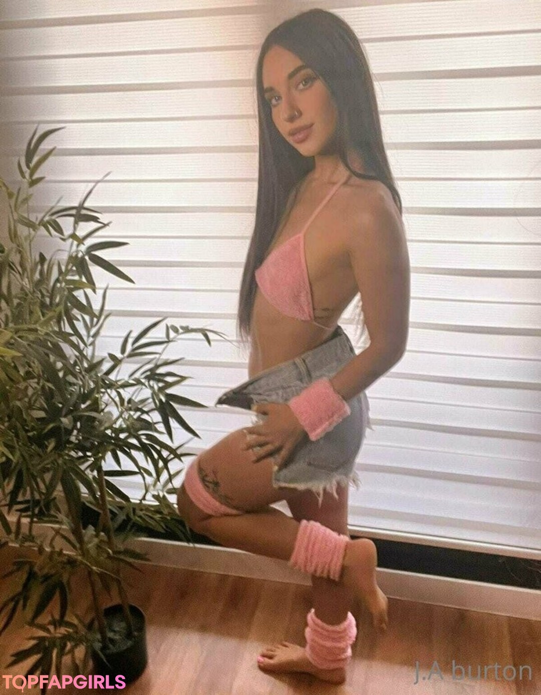 Foto desnuda filtrada de OnlyFans de Jesicaburton #40 Foto desnuda filtrada de OnlyFans de Jesicaburton #40