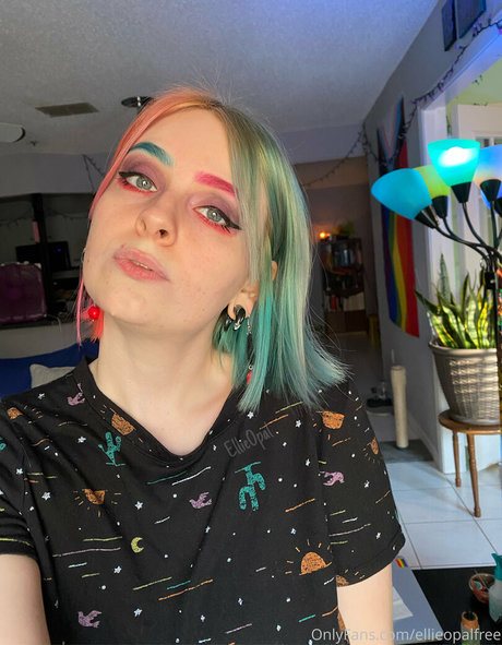 Foto desnuda filtrada de OnlyFans de Ellieopalfree