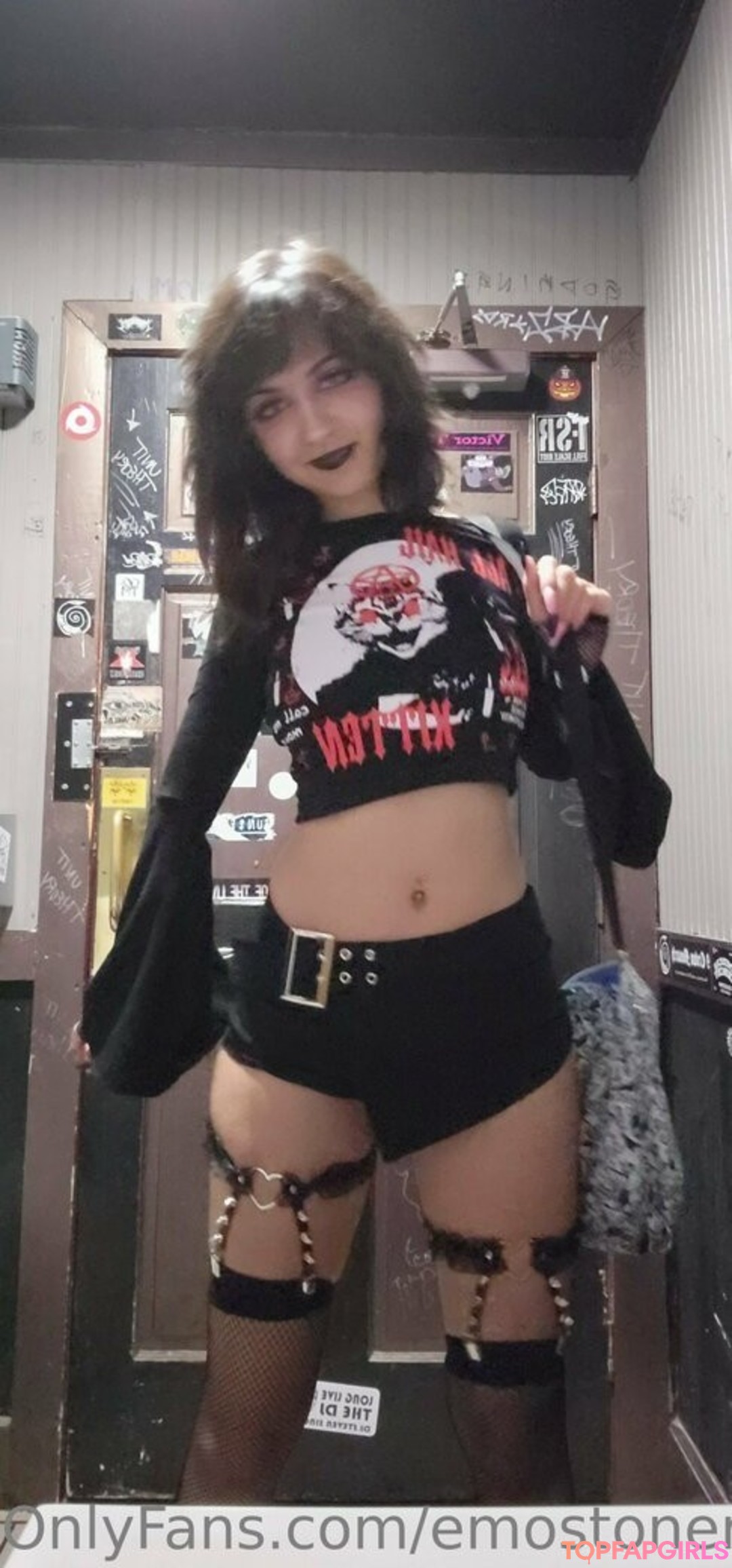 Foto desnuda filtrada de OnlyFans de Emostonergorl #303 Foto desnuda filtrada de OnlyFans de Emostonergorl #303