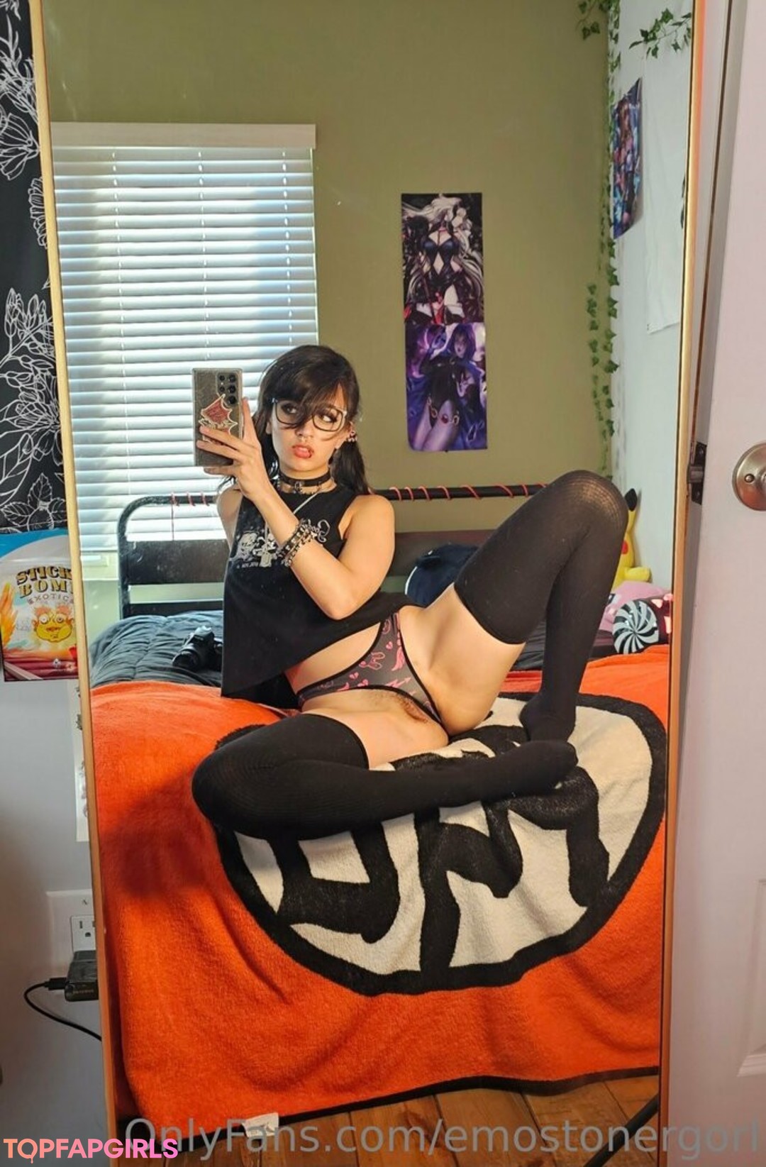 Foto desnuda filtrada de OnlyFans de Emostonergorl #399 Foto desnuda filtrada de OnlyFans de Emostonergorl #399