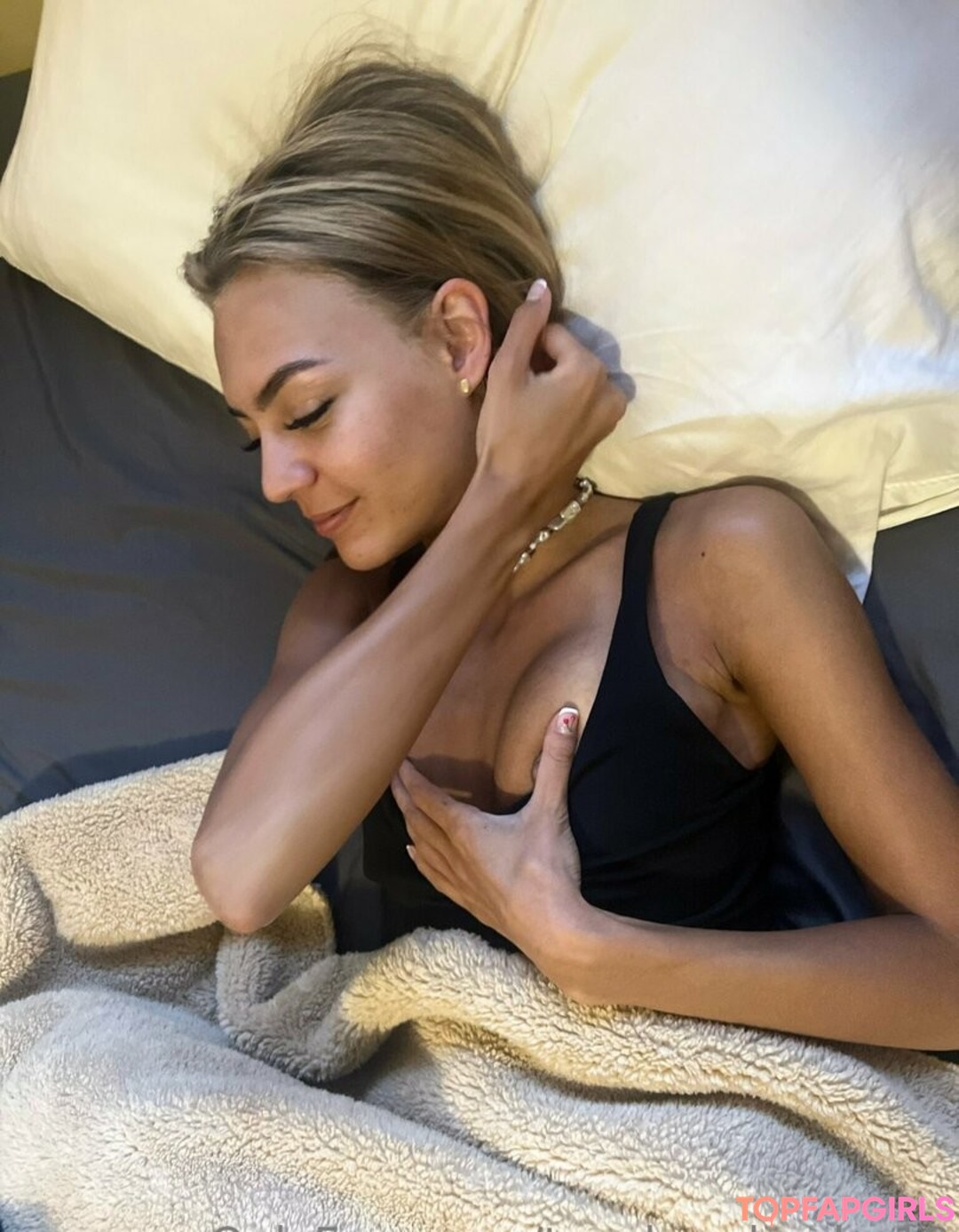 Foto desnuda filtrada de OnlyFans de Topcheerleader18 #271 Foto desnuda filtrada de OnlyFans de Topcheerleader18 #271