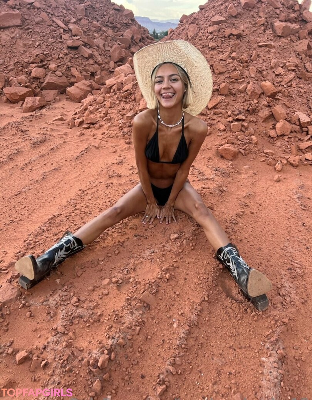 Foto desnuda filtrada de OnlyFans de Topcheerleader18 #301 Foto desnuda filtrada de OnlyFans de Topcheerleader18 #301