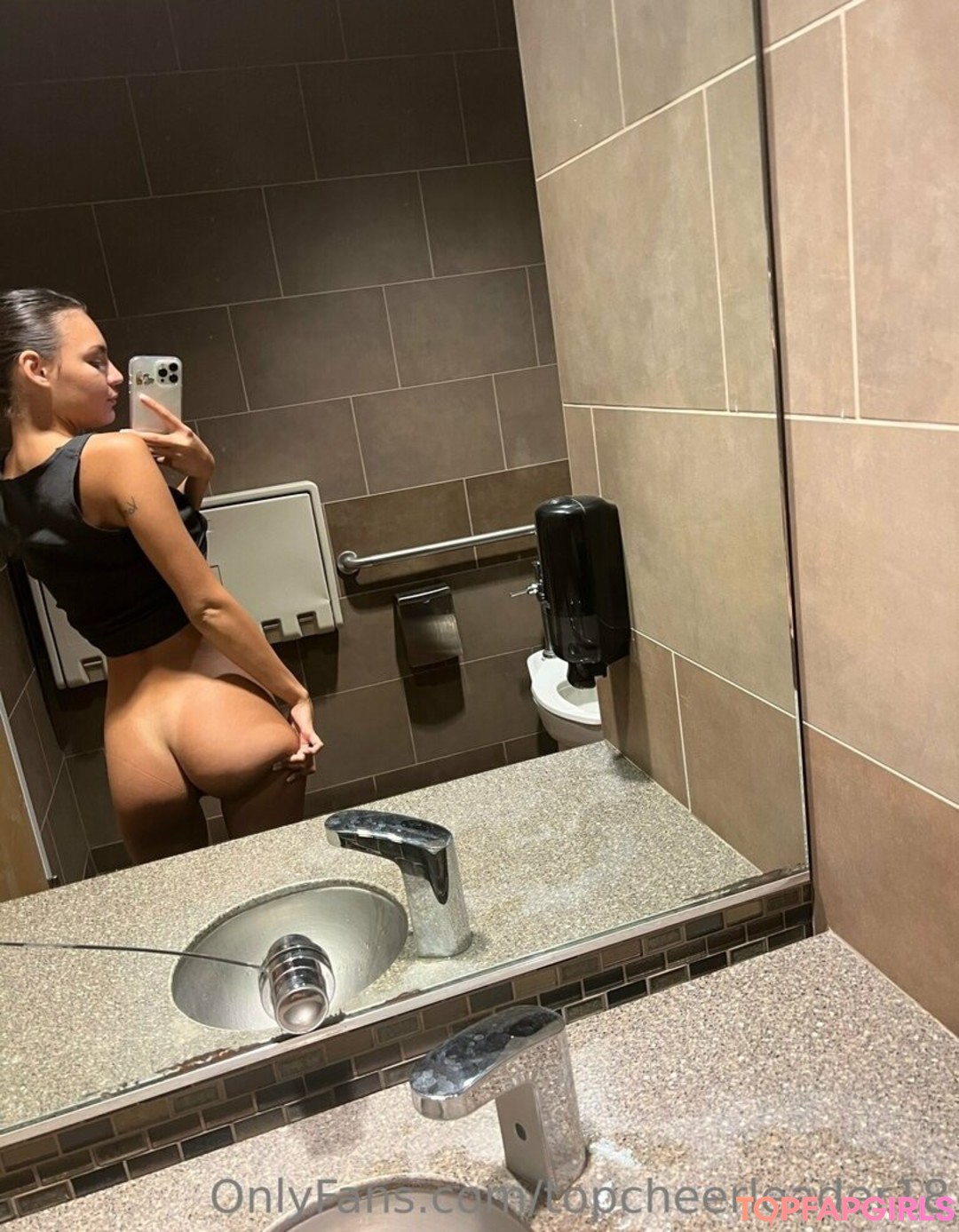 Foto desnuda filtrada de OnlyFans de Topcheerleader18 #64 Foto desnuda filtrada de OnlyFans de Topcheerleader18 #64
