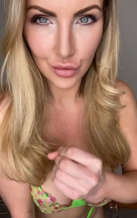 Foto desnuda filtrada de OnlyFans de Stepmomgeorgie