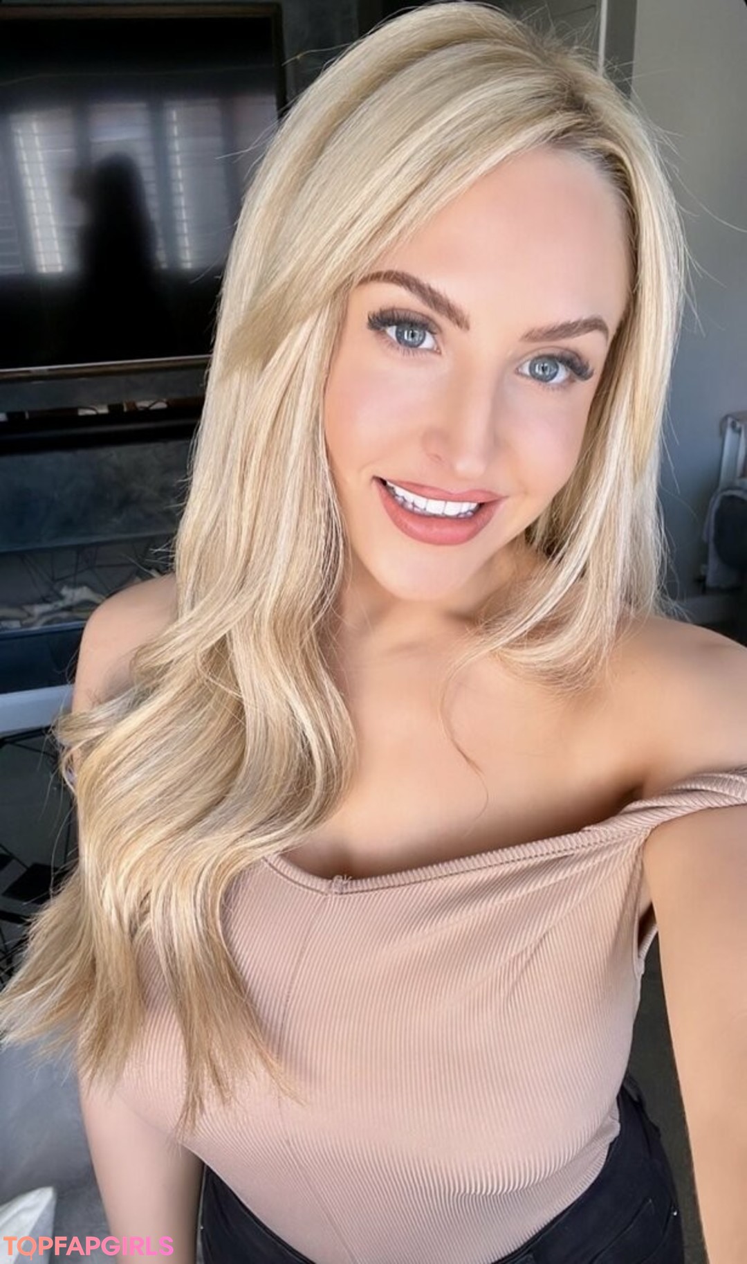 Foto desnuda filtrada de OnlyFans de Emma Jones #102 Foto desnuda filtrada de OnlyFans de Emma Jones #102
