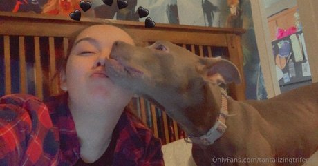 Foto desnuda filtrada de OnlyFans de Tantalizingtrifecta