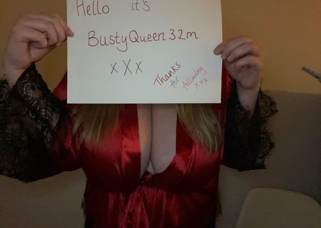 BustyQueen32M