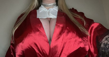 BustyQueen32M