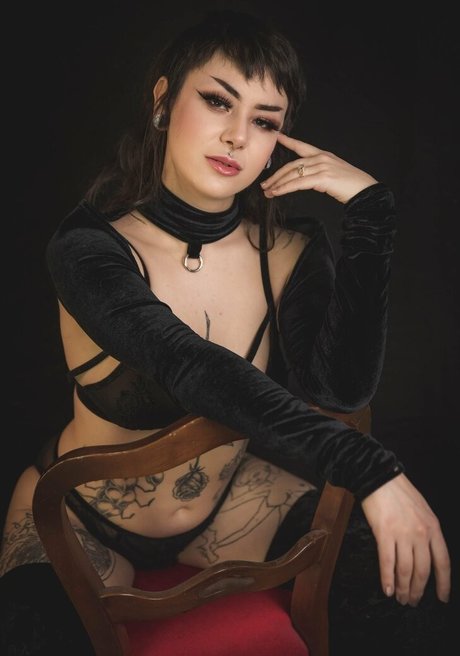 Foto desnuda filtrada de OnlyFans de Synthiavalentine