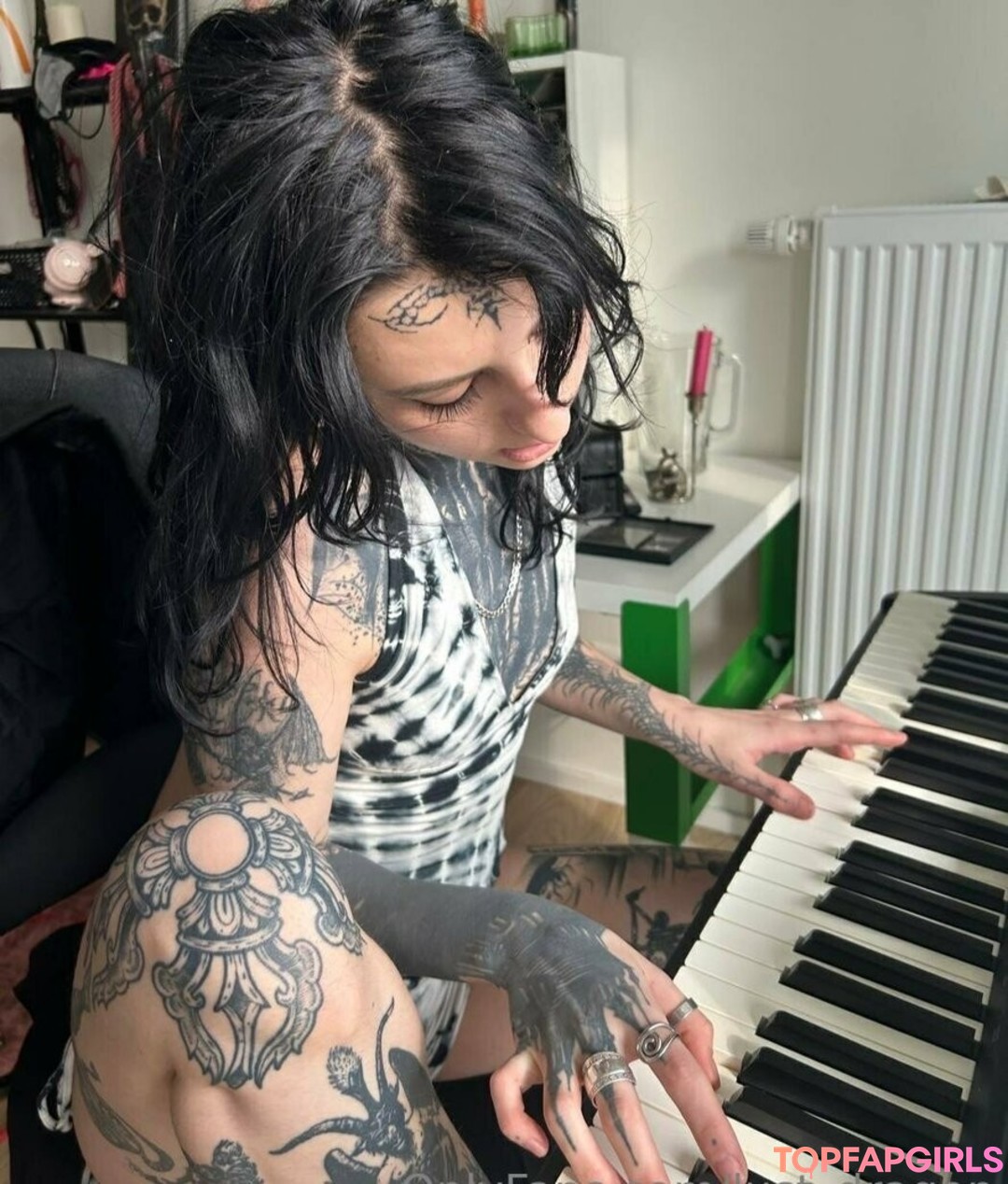 Foto desnuda filtrada de OnlyFans de Drakenlady #61 Foto desnuda filtrada de OnlyFans de Drakenlady #61